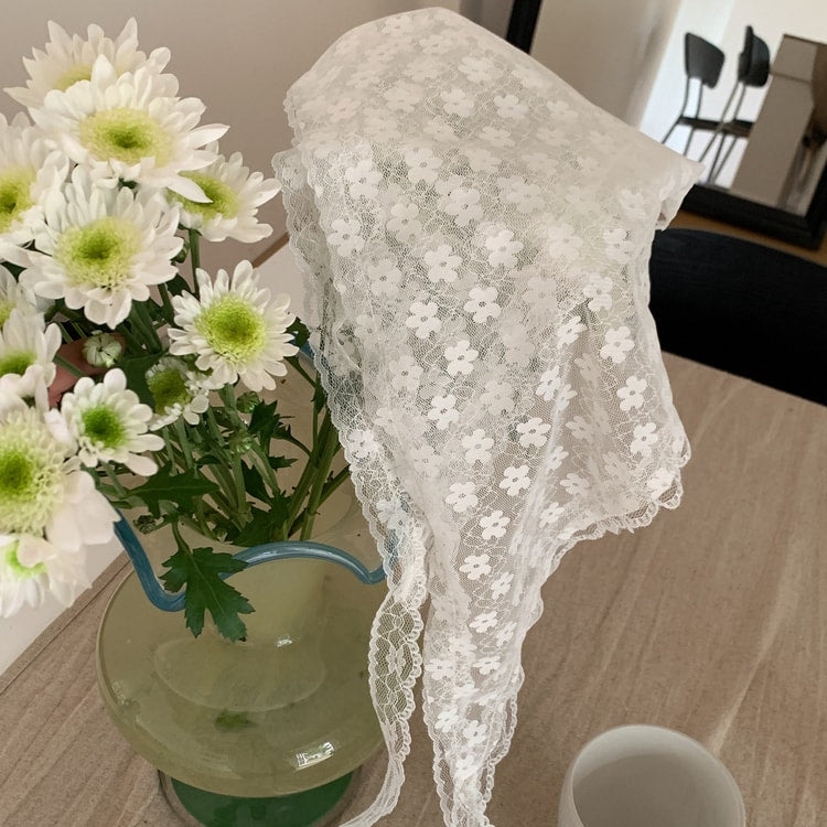 Elegant White Lace Triangle Scarf Floral Breathable Fashion Headscarf for Travel and Photography